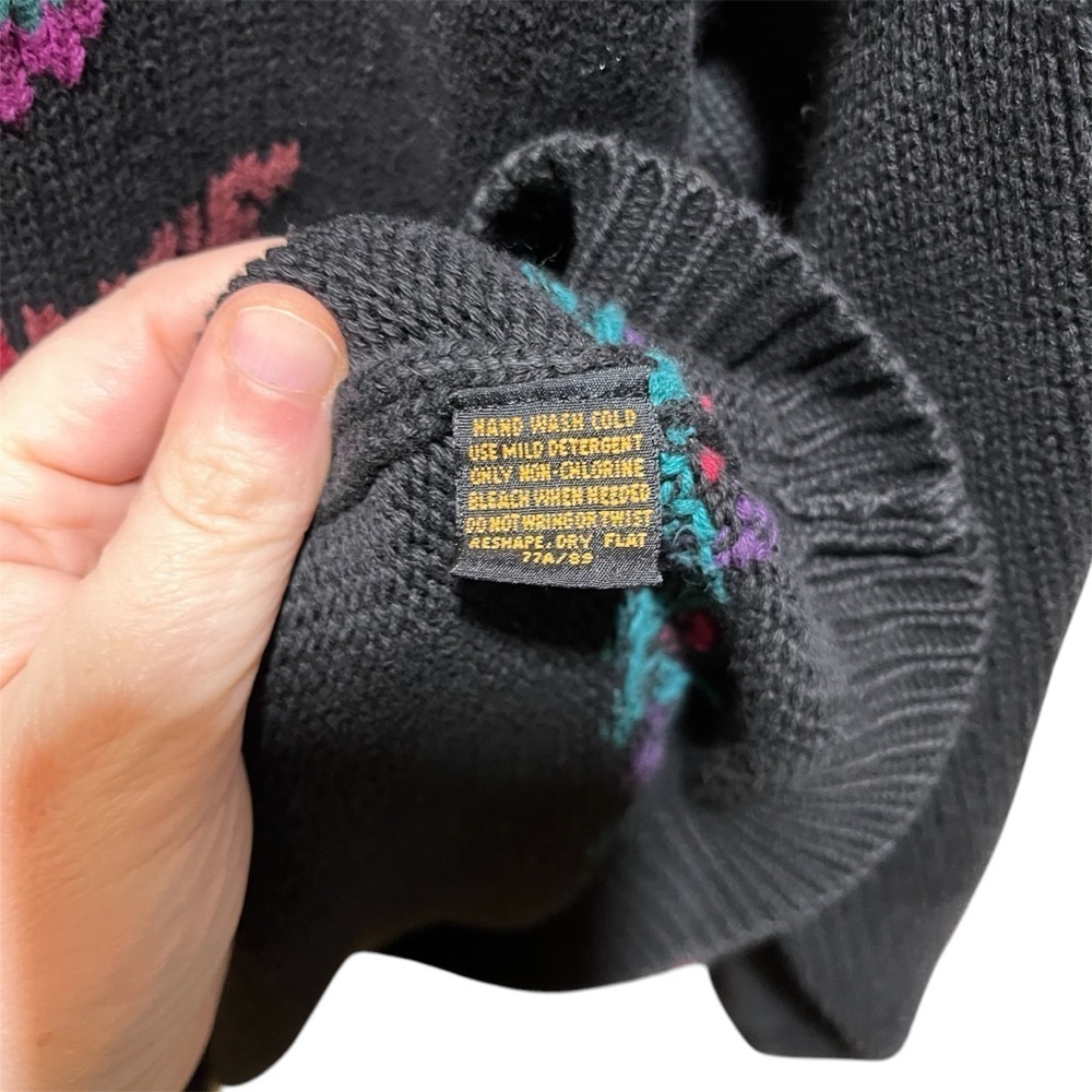 Vintage Cotton Black Sweater with Needle Point Floral Accents Medium 90s - Picture 3 of 8